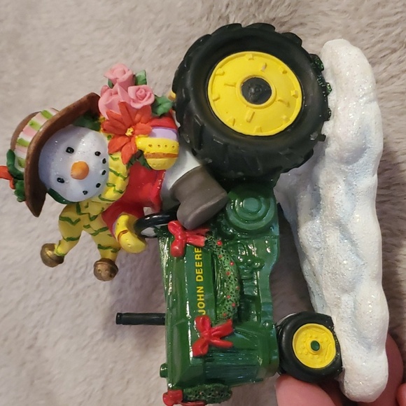 John Deere Festive Green Tractor with Snowman - Picture 4 of 11